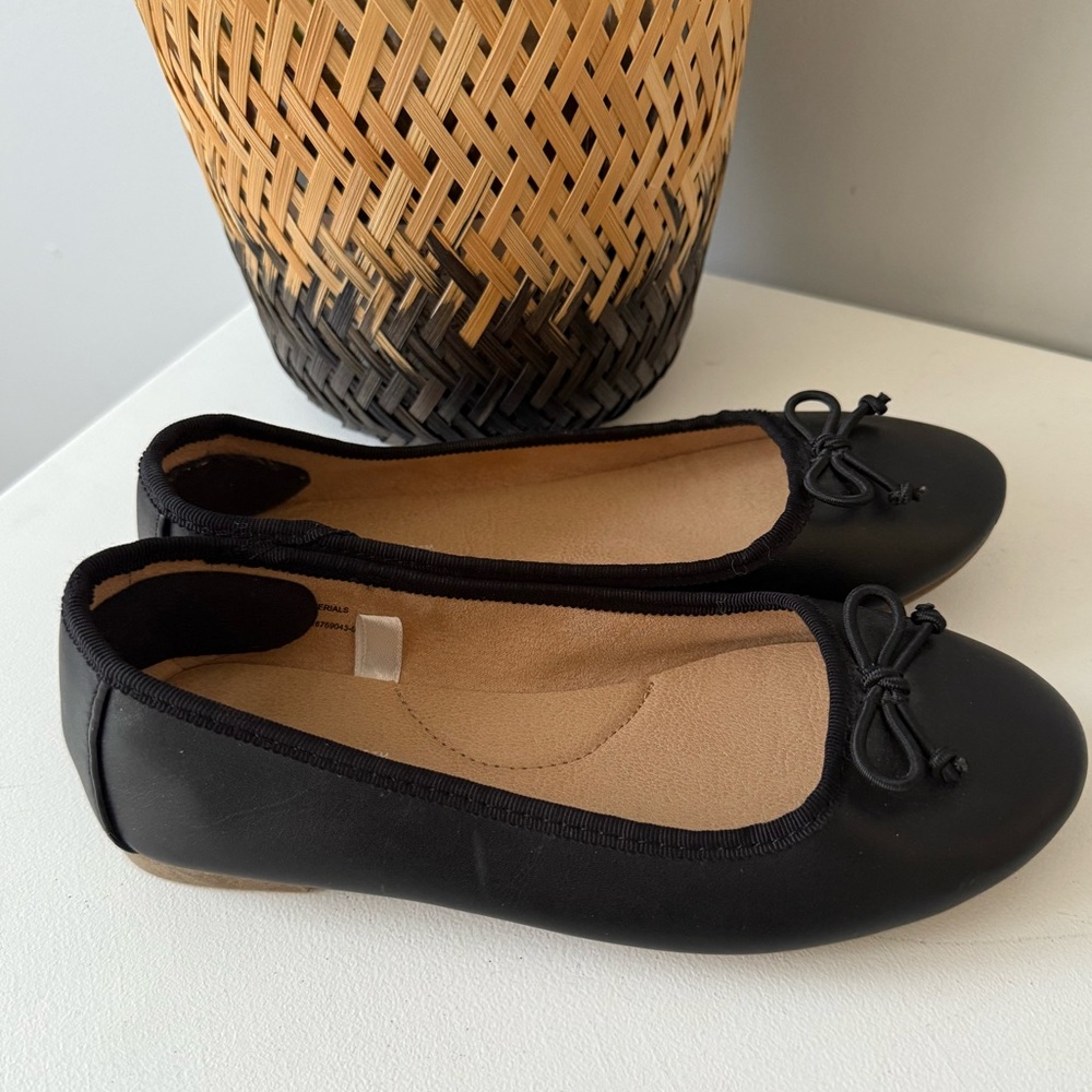 Cat and Jack girls Black Flats with bow size 2